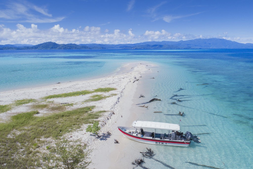 Dive Boat Sand Bank 1200x800 1 1